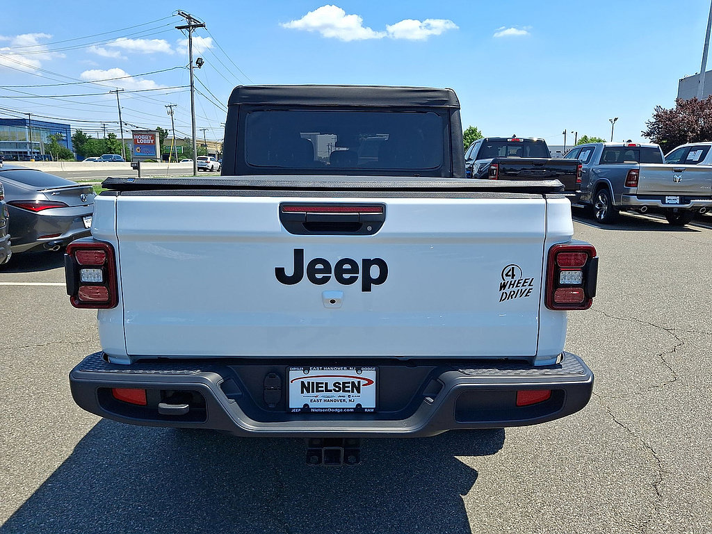Used 2025 Jeep Gladiator Sport AWD/4WD image 29