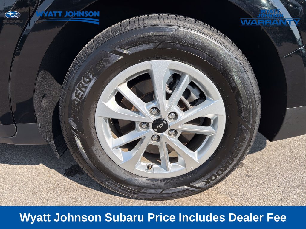 Used 2024 Kia Carnival LX FWD image 5