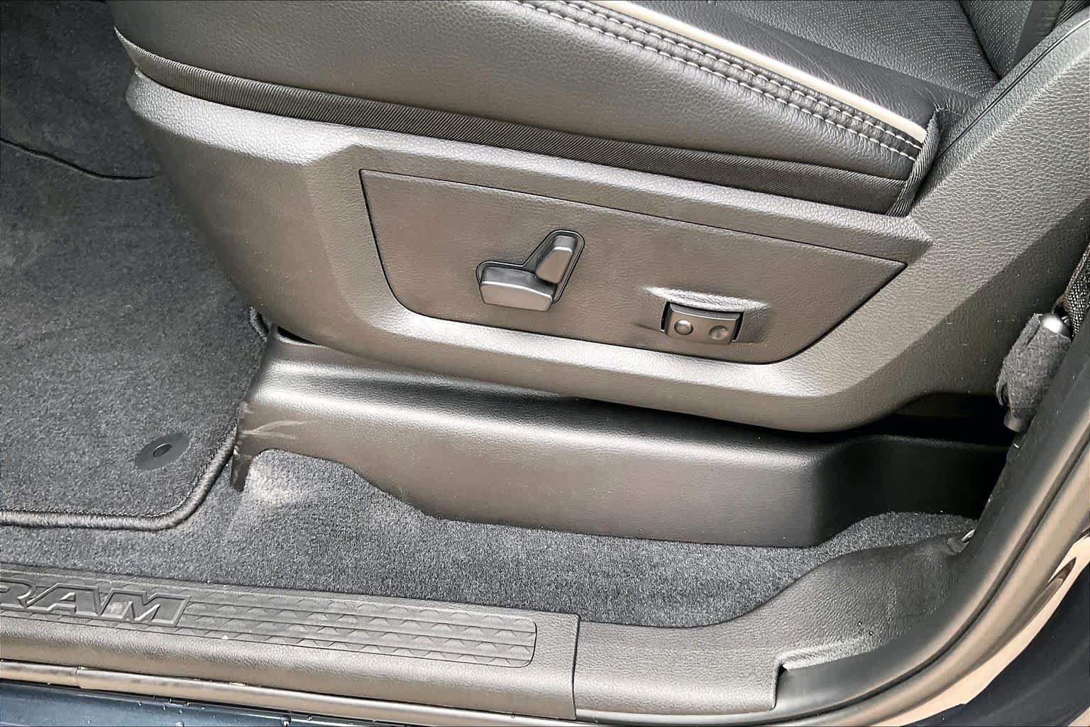 New 2027 RAM 2500 Laramie AWD/4WD image 17
