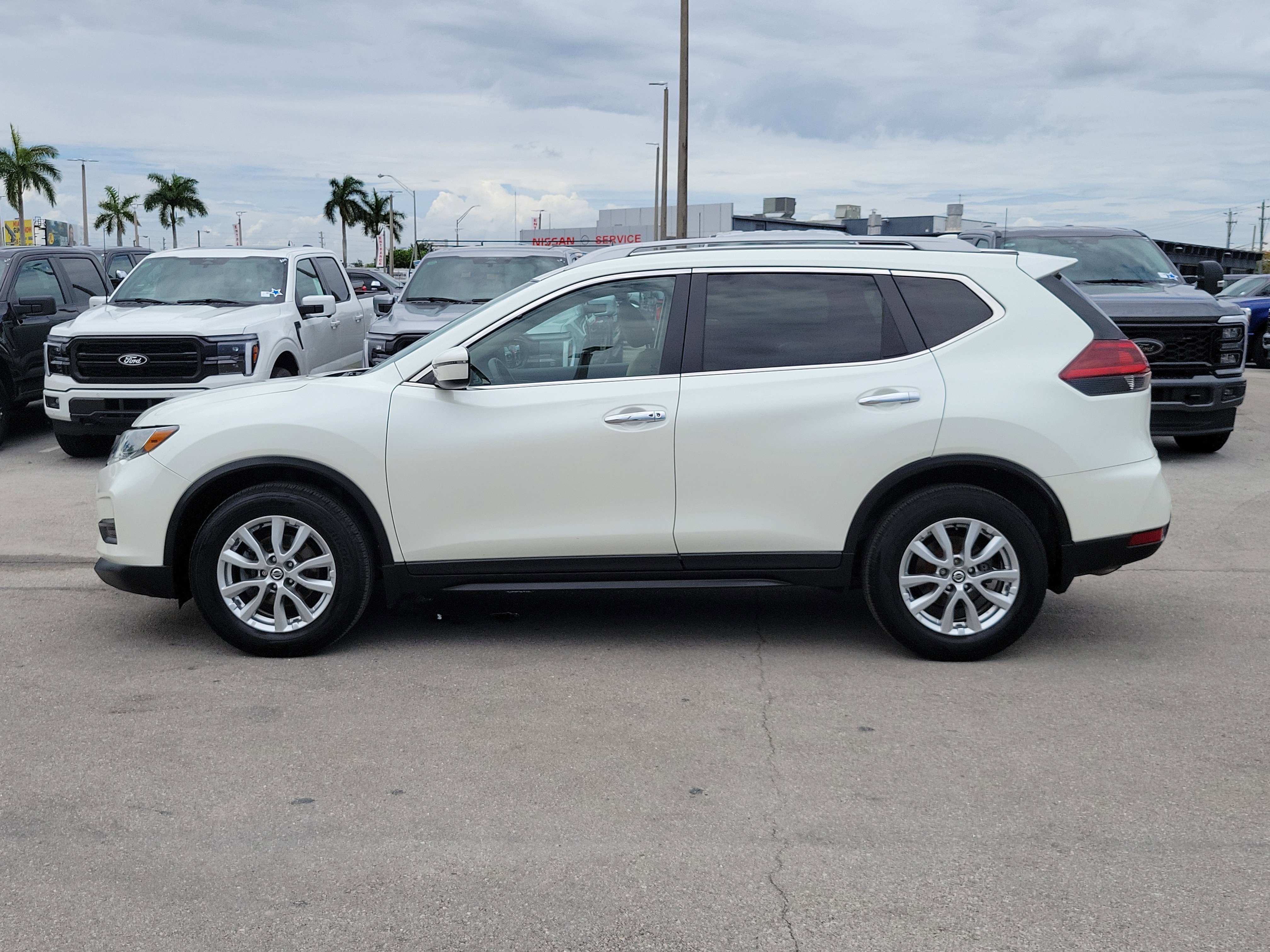 Used 2020 Nissan Rogue SV FWD image 8