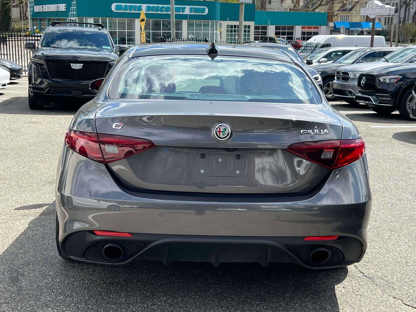 Used 2023 Alfa Romeo Giulia Veloce RWD image 6