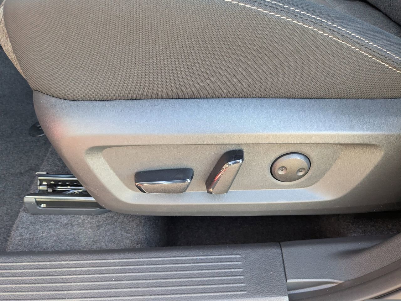 New 2026 Nissan Rogue SV image 10