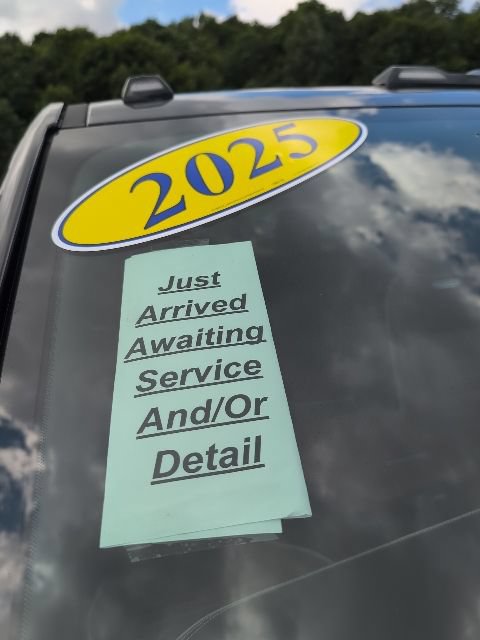 Used 2025 GMC Sierra 2500 Denali Ultimate AWD/4WD image 8