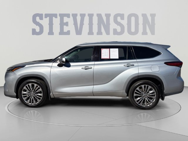 Used 2021 Toyota Highlander Platinum AWD/4WD image 2