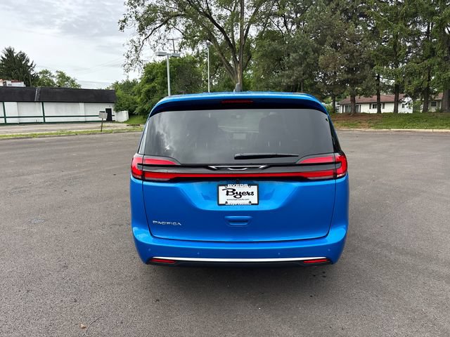New 2027 Chrysler Pacifica Select w/ Family Tech Group FWD image 32