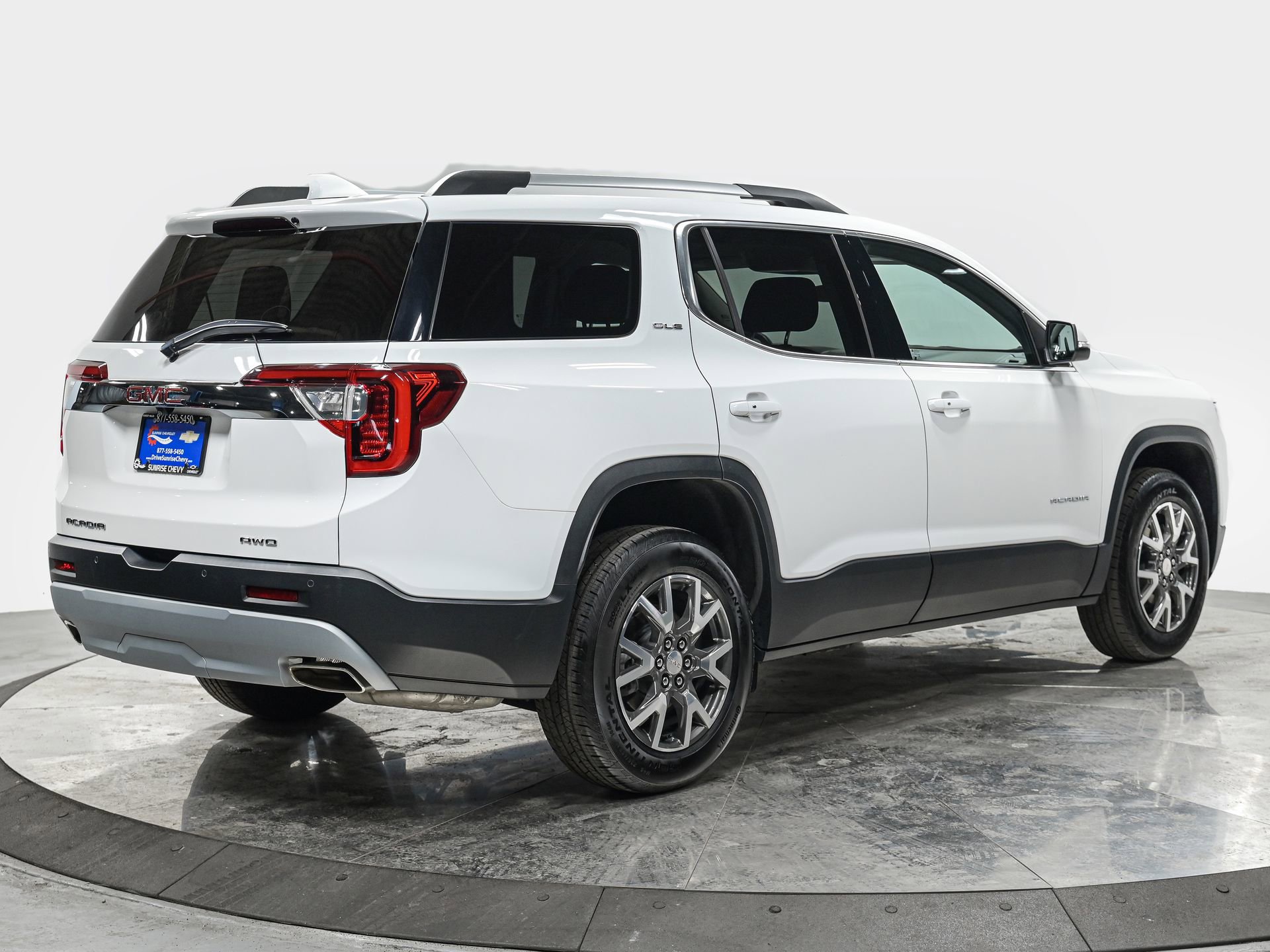Used 2023 GMC Acadia SLE w/ Driver Convenience Package image 7