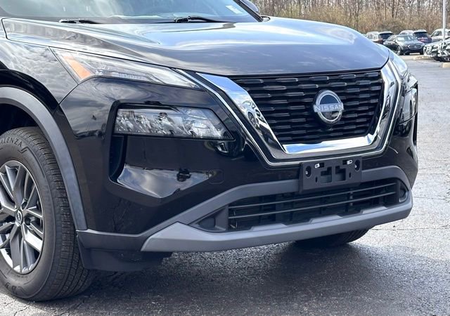 Used 2023 Nissan Rogue S image 2