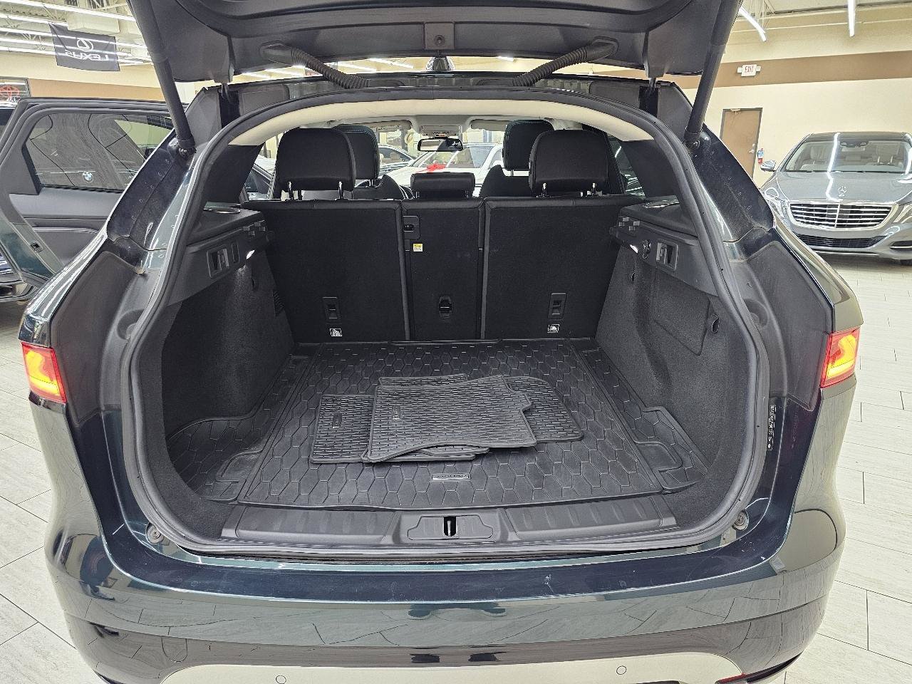 Used 2017 Jaguar F-PACE S AWD/4WD image 12