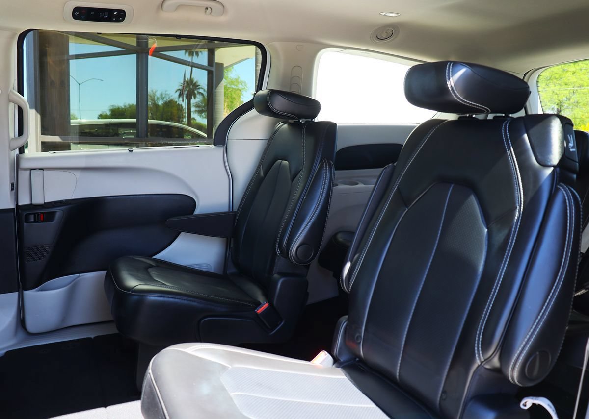 Used 2024 Chrysler Pacifica Touring-L FWD image 37