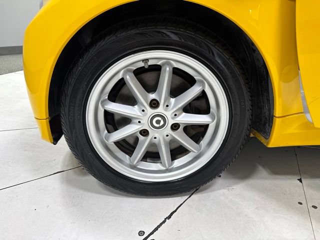 Used 2015 smart fortwo passion w/ Comfort Package RWD image 4