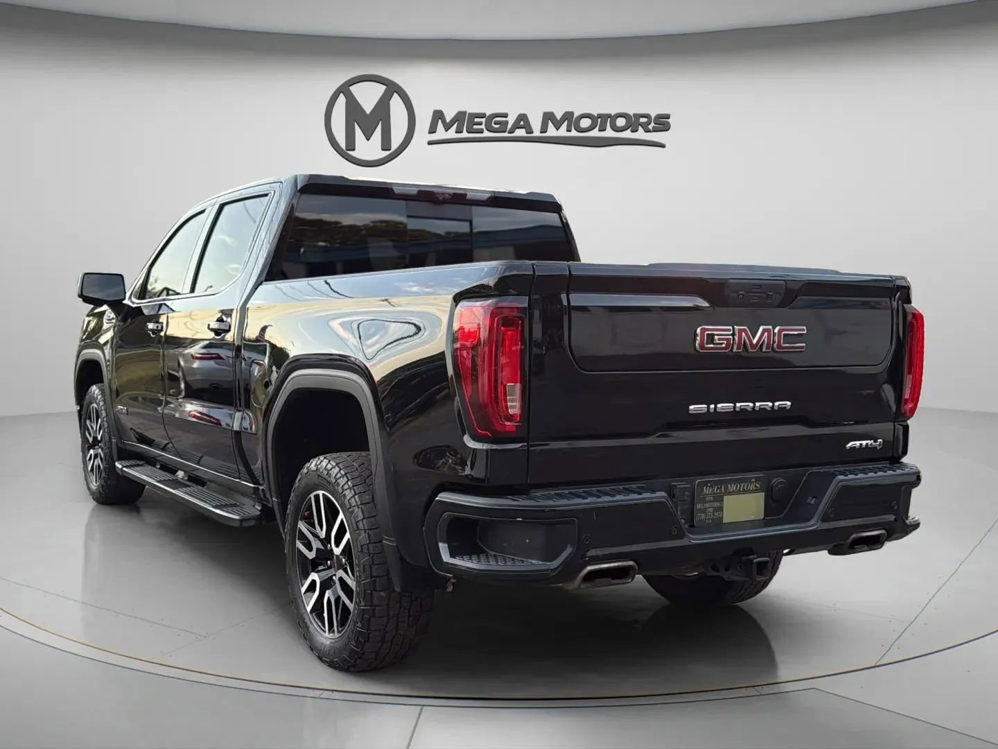 Used 2020 GMC Sierra 1500 AT4 w/ AT4 Premium Package image 3