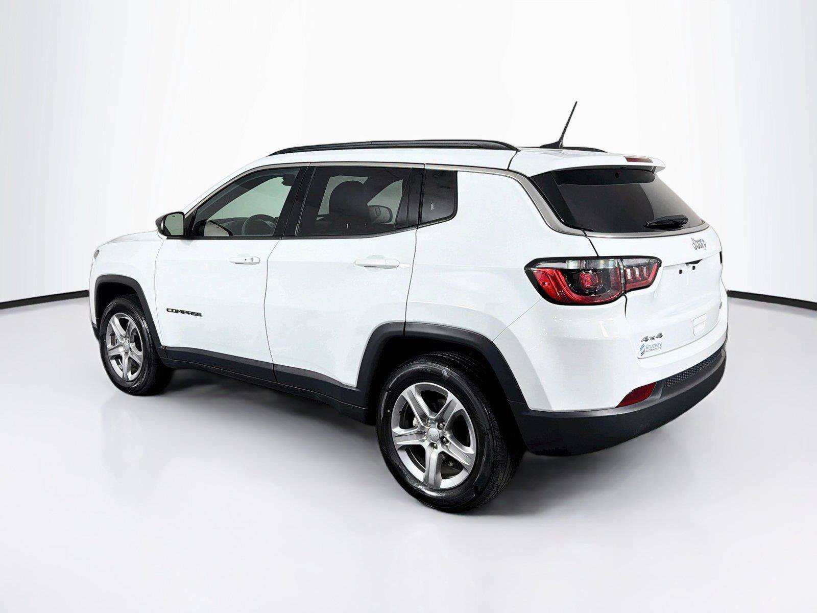 Used 2024 Jeep Compass Latitude AWD/4WD image 9