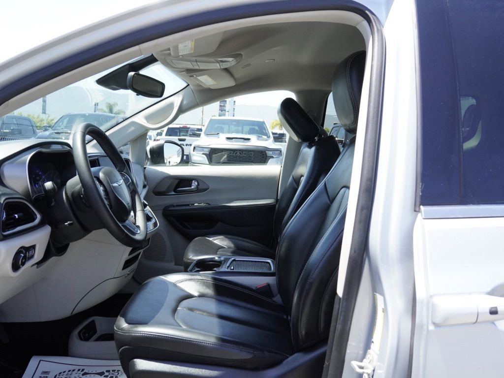 Certified 2023 Chrysler Pacifica Touring-L FWD image 19