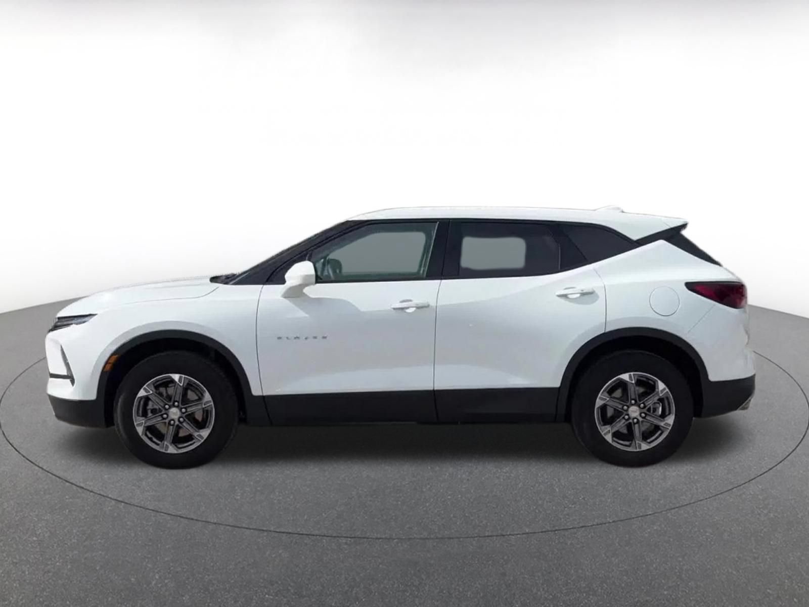 Used 2025 Chevrolet Blazer LT FWD image 9