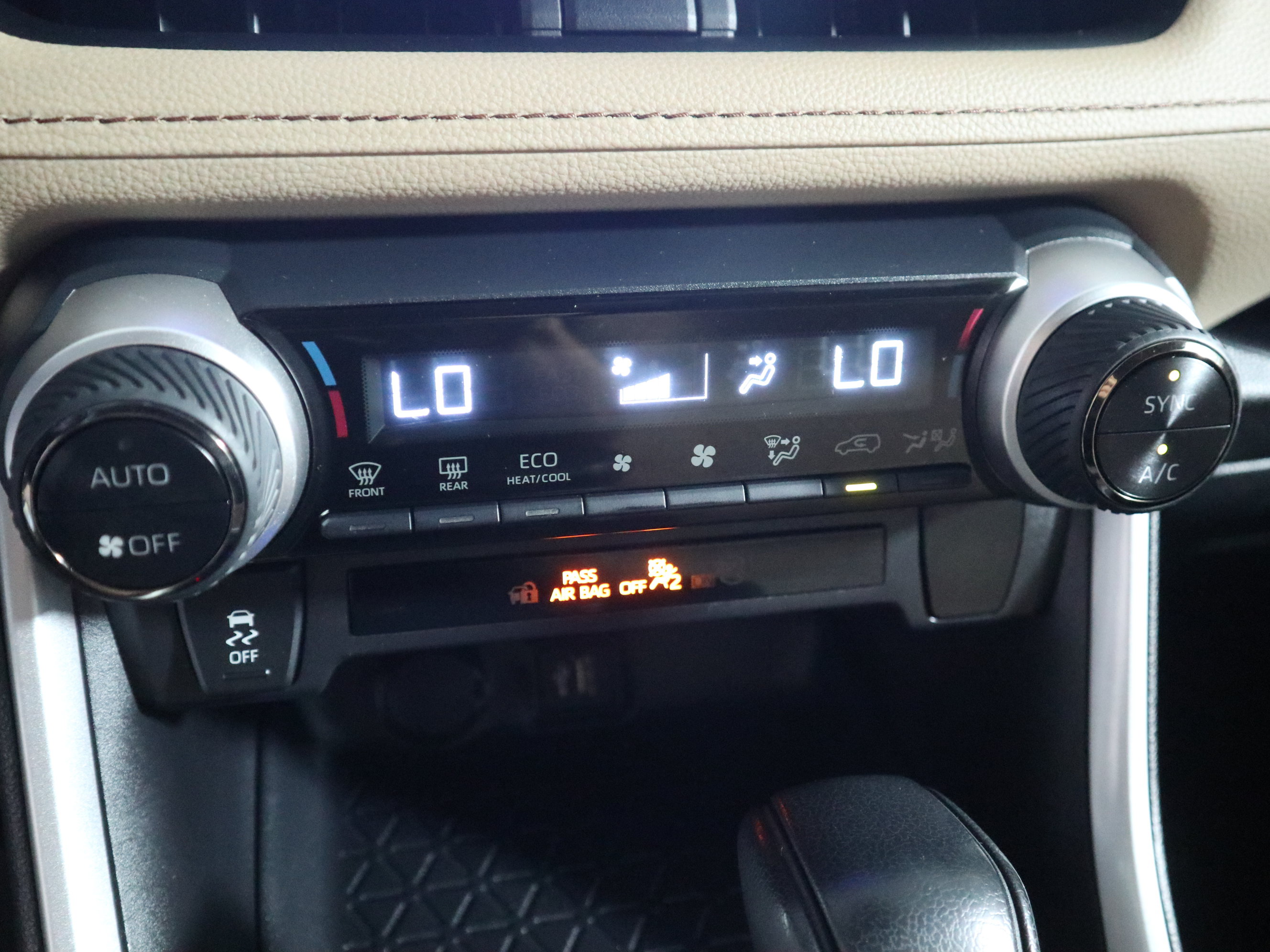 Used 2025 Toyota RAV4 LE AWD/4WD image 31
