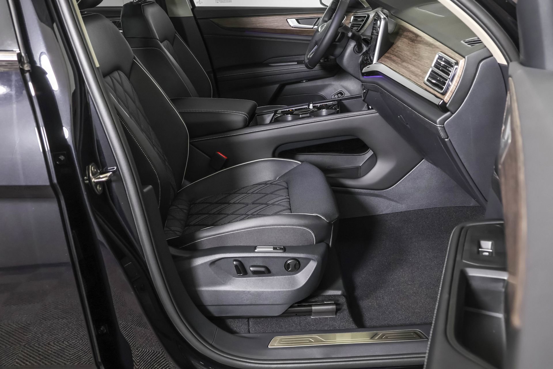 New 2026 Volkswagen Atlas SEL Premium R-Line image 45