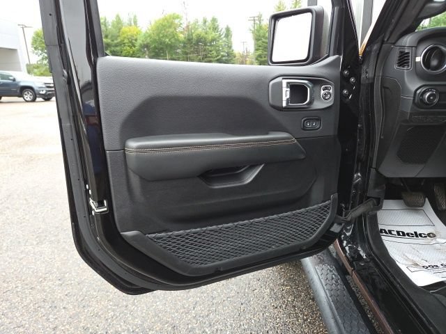 Used 2024 Jeep Wrangler Unlimited Sahara w/ Technology Group AWD/4WD image 44