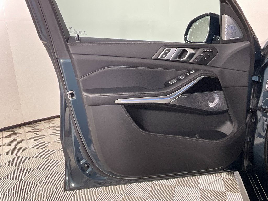 Used 2025 BMW ALPINA XB7 image 18