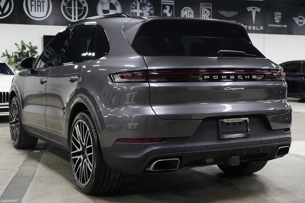 Used 2024 Porsche Cayenne AWD/4WD image 39