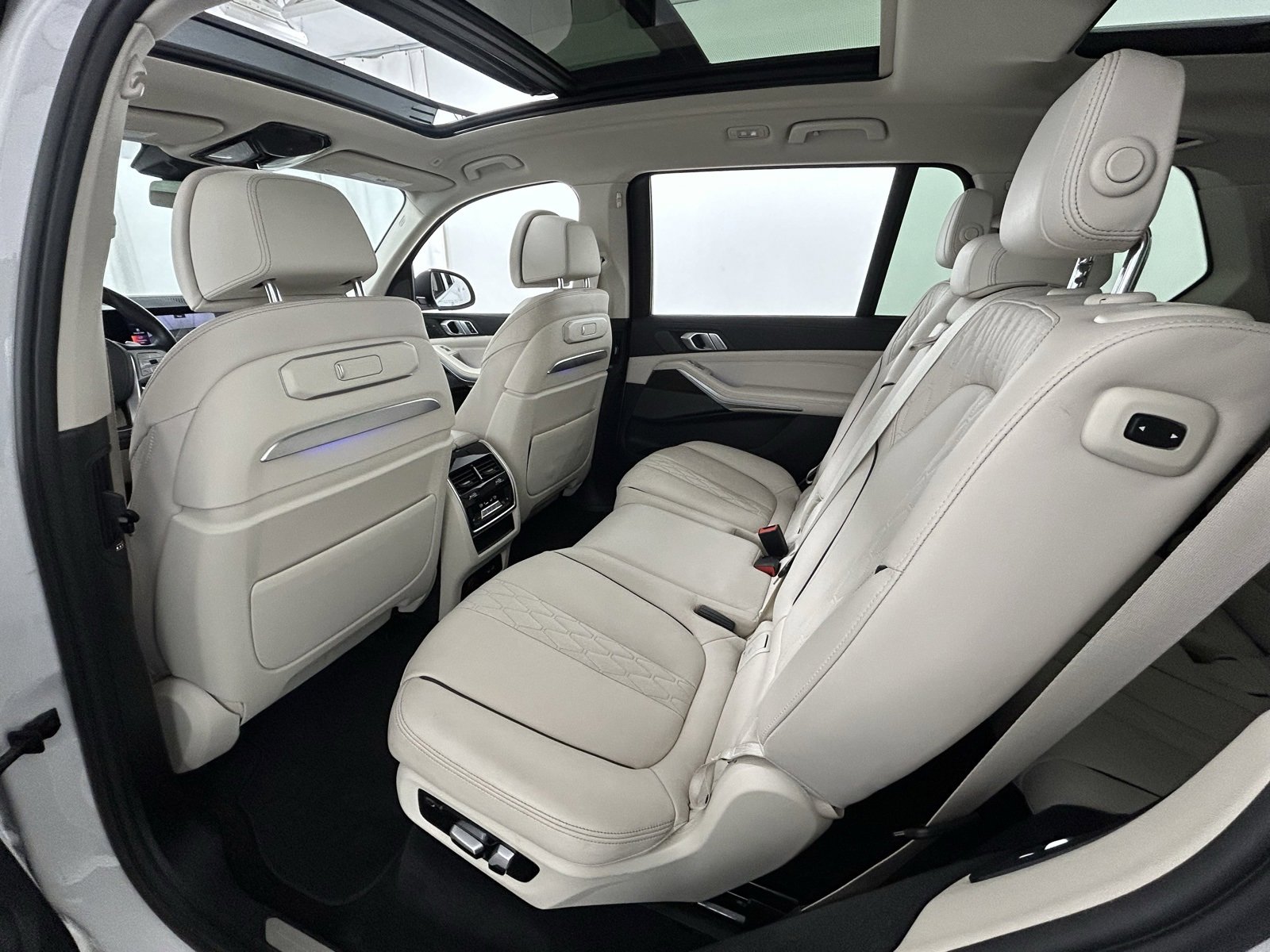 Used 2023 BMW X7 xDrive40i w/ Executive Package image 34