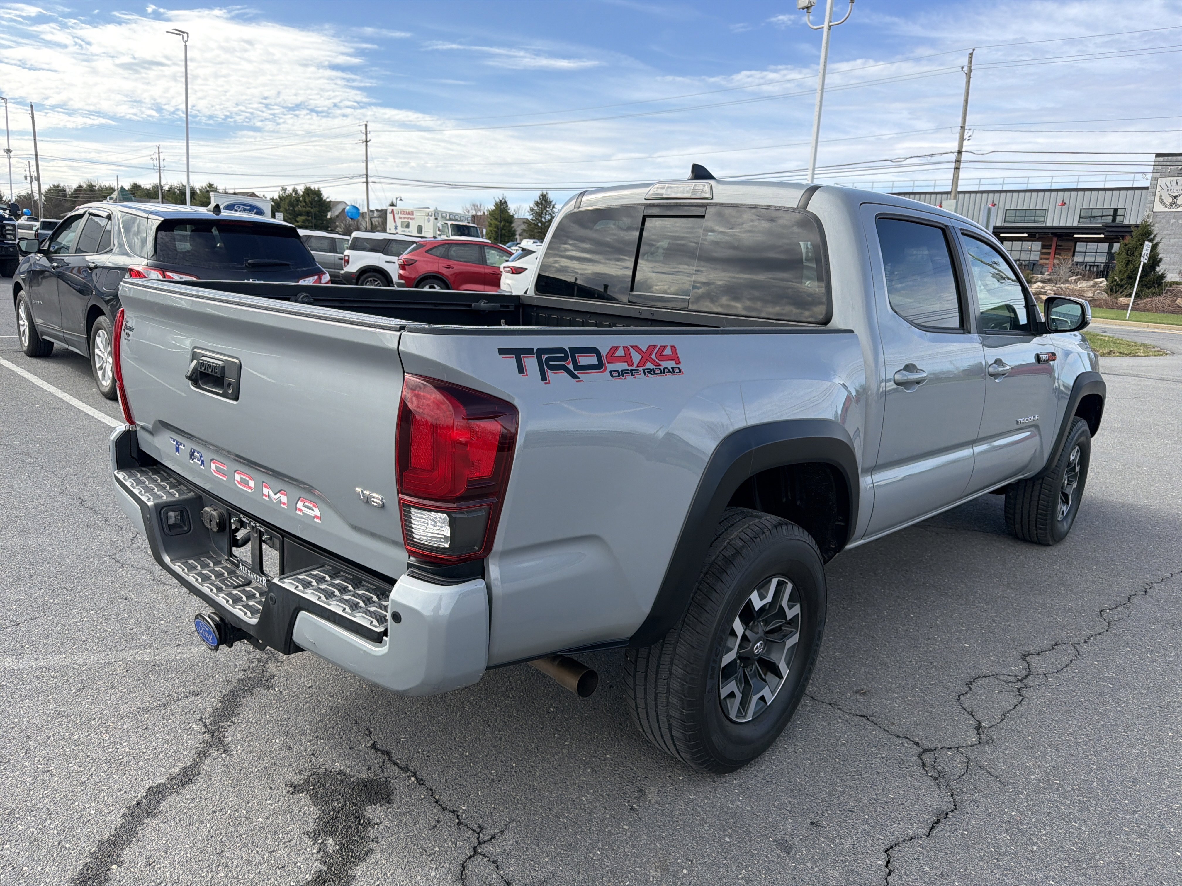 Used 2019 Toyota Tacoma TRD Off-Road w/ Technology Package image 3