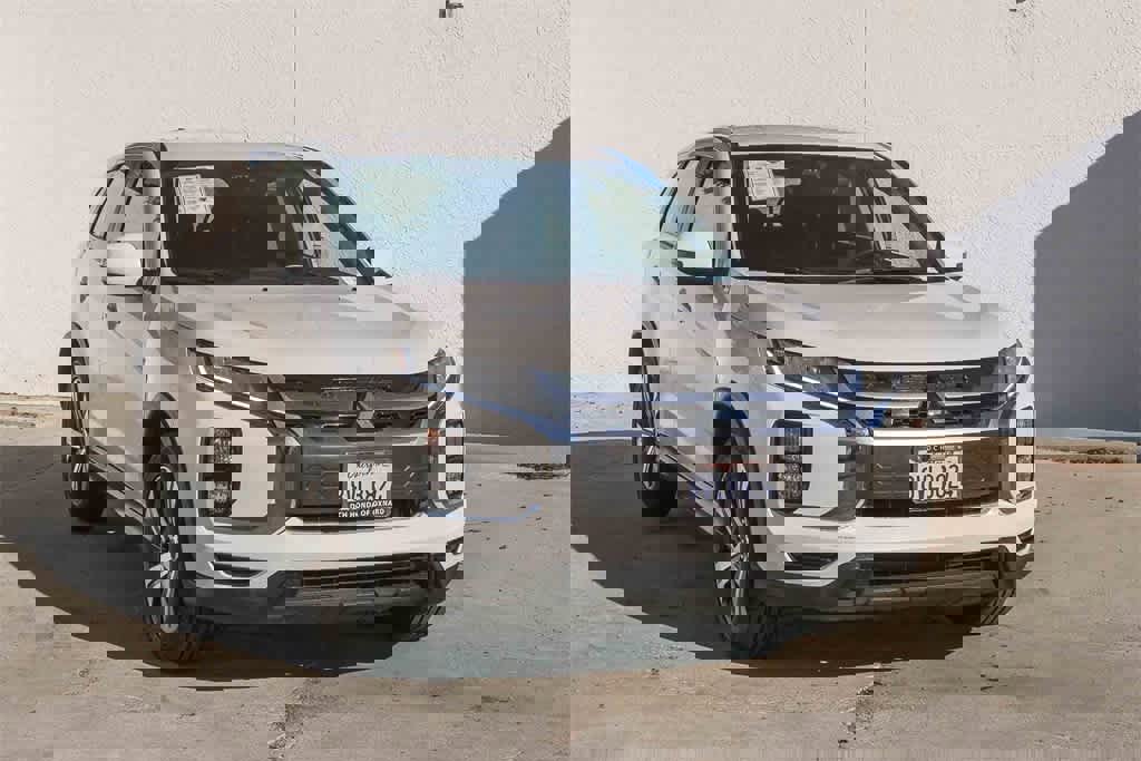 Used 2021 Mitsubishi Outlander Sport SE image 3