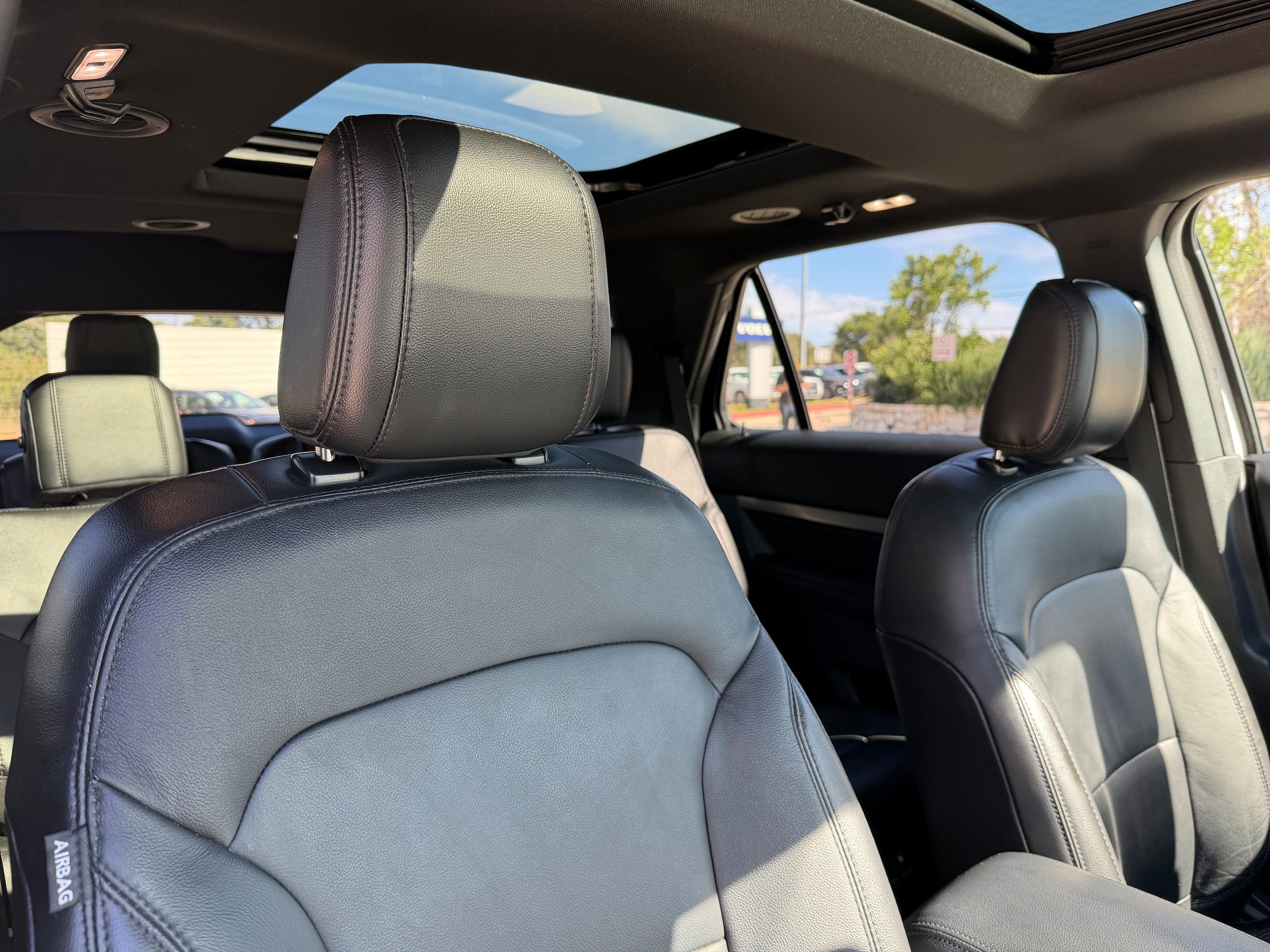 Used 2018 Ford Explorer XLT w/ Equipment Group 202A AWD/4WD image 11