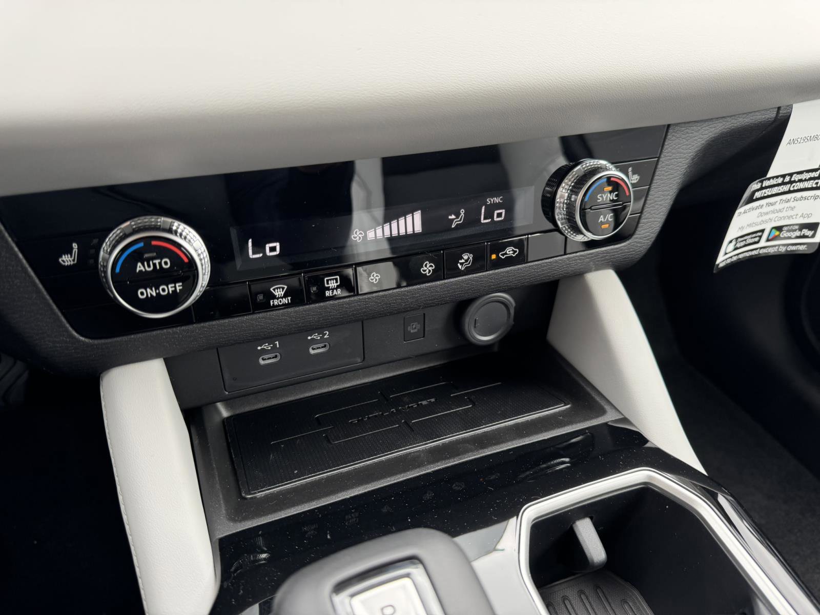 New 2025 Mitsubishi Outlander SE image 21