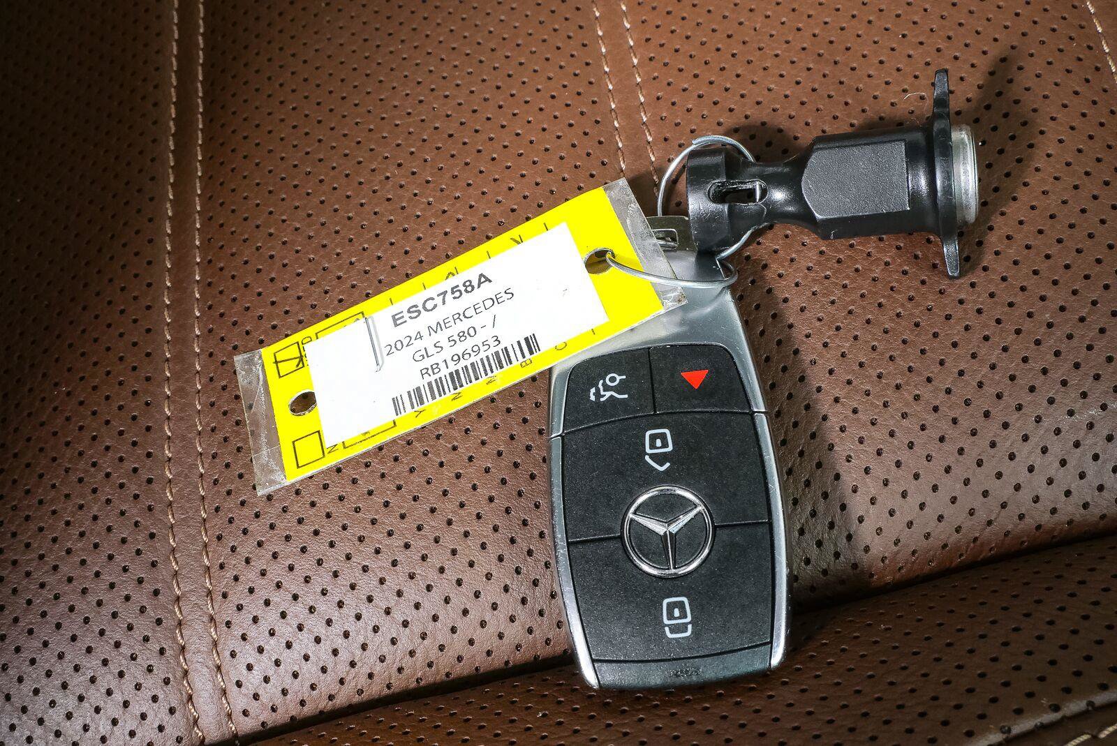 Used 2024 Mercedes-Benz GLS 580 4MATIC image 44