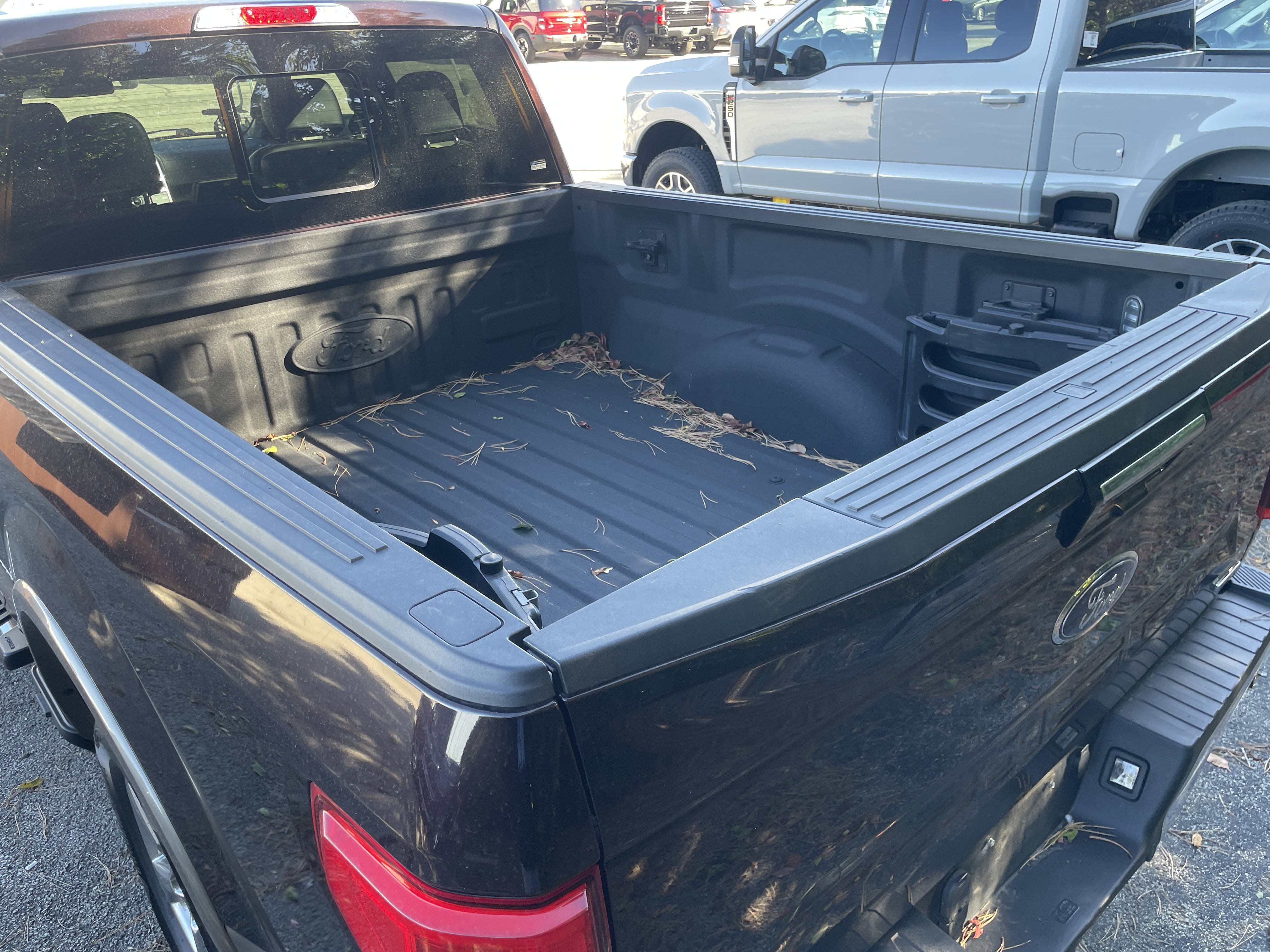 Used 2018 Ford F150 Lariat w/ Equipment Group 502A Luxury image 10