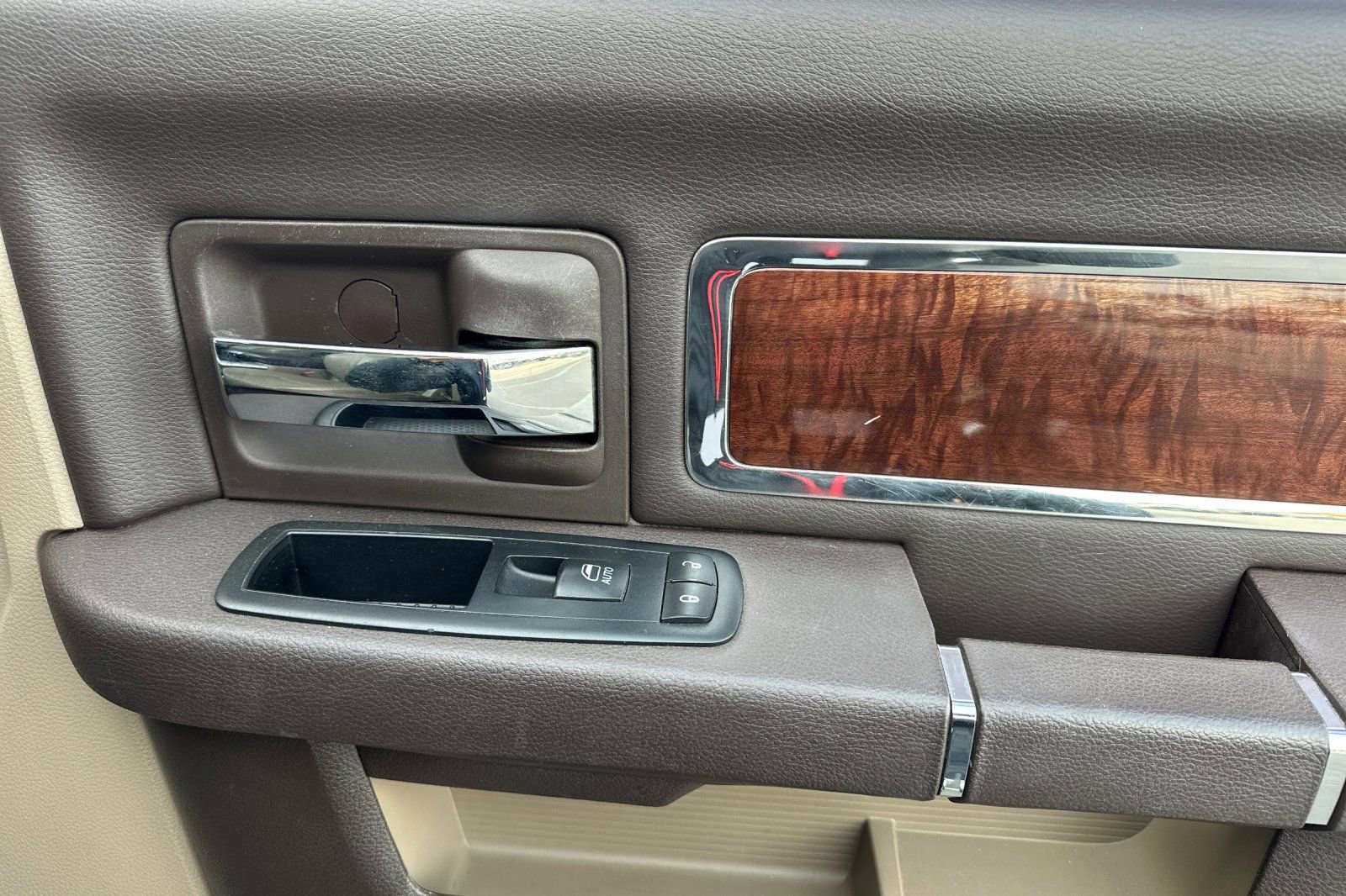 Used 2011 RAM 2500 Laramie w/ Protection Group image 20