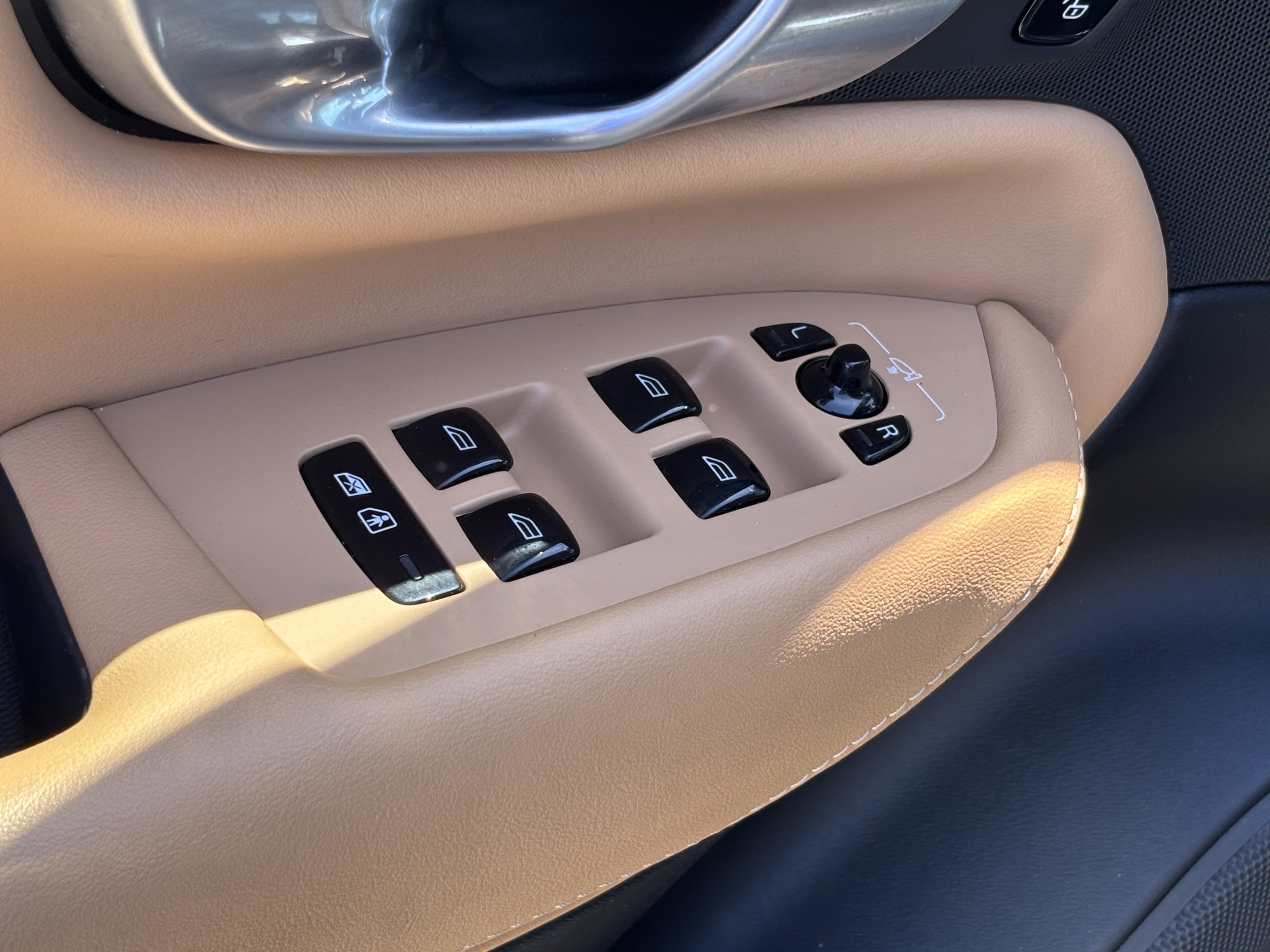 Used 2024 Volvo XC90 B6 Ultimate w/ Protection Package Premier AWD/4WD image 15