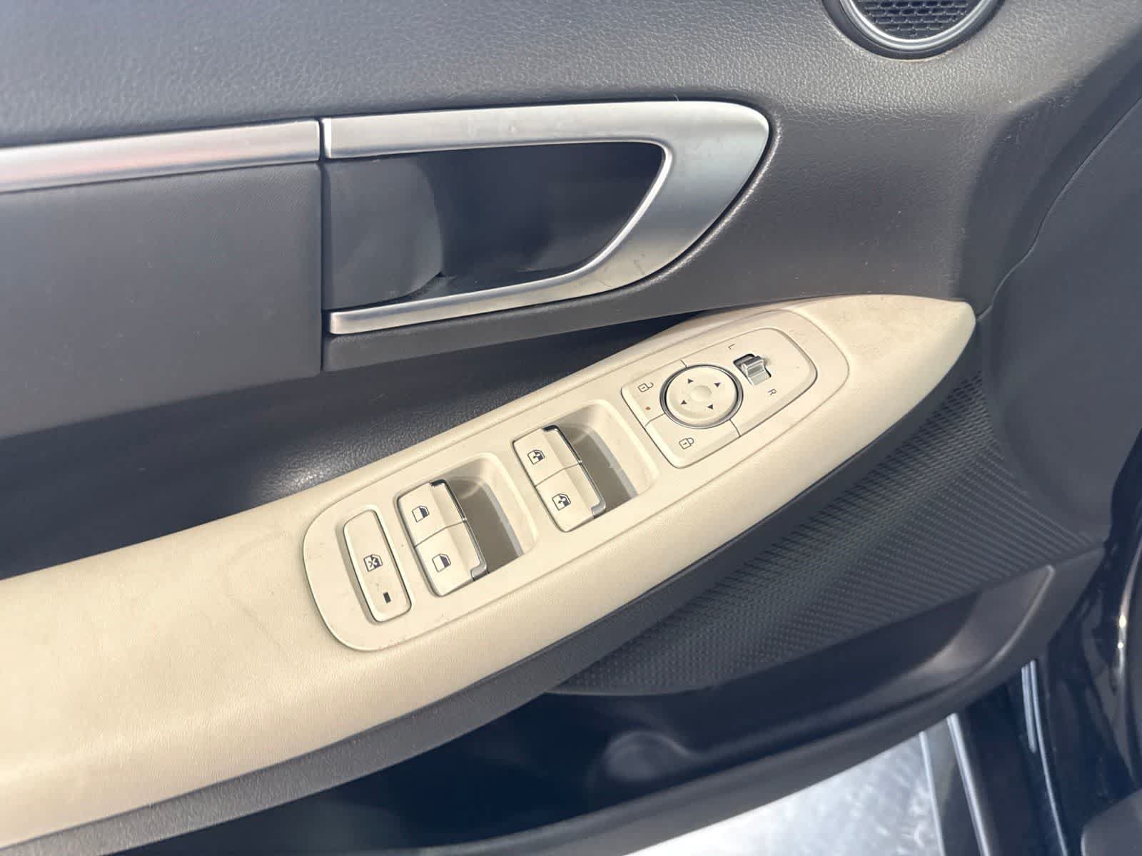 Used 2025 Hyundai Sonata SEL FWD image 17