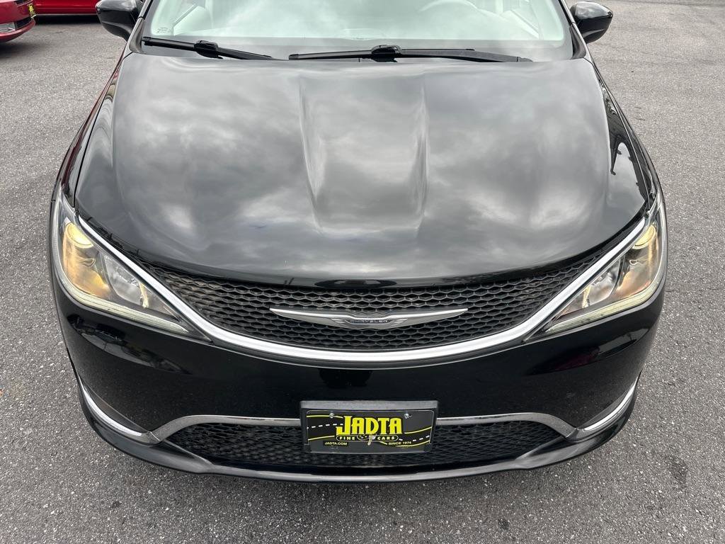 Used 2017 Chrysler Pacifica Touring Plus w/ Tire & Wheel Group image 10