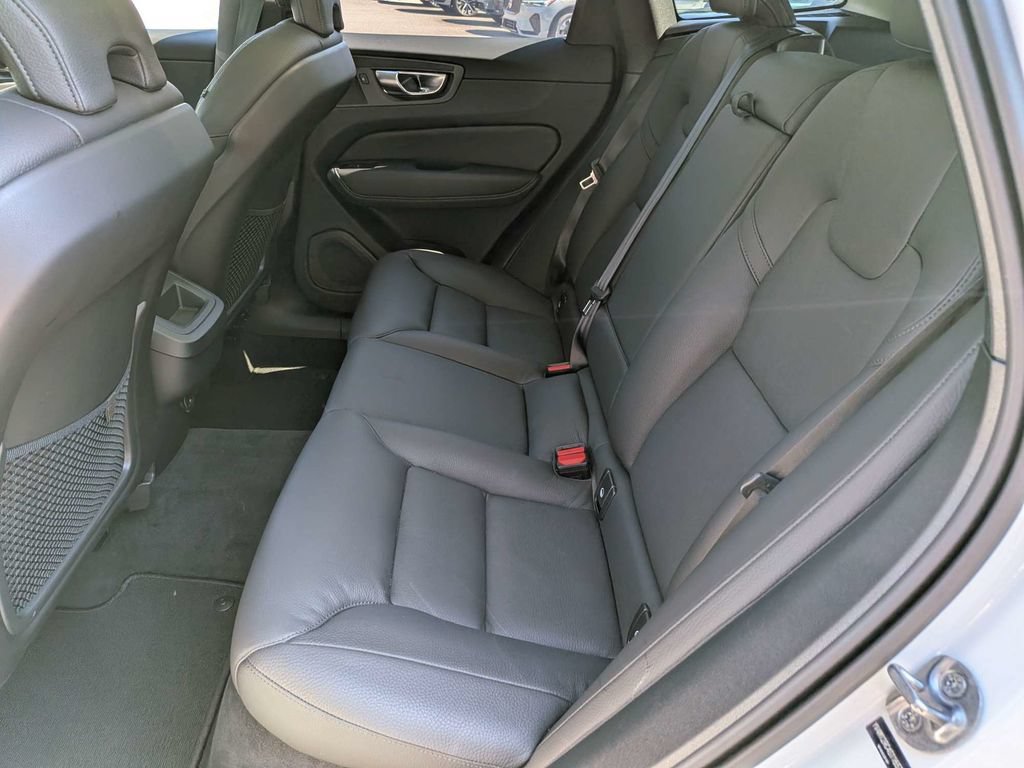 Certified 2025 Volvo XC60 B5 Plus AWD/4WD image 14