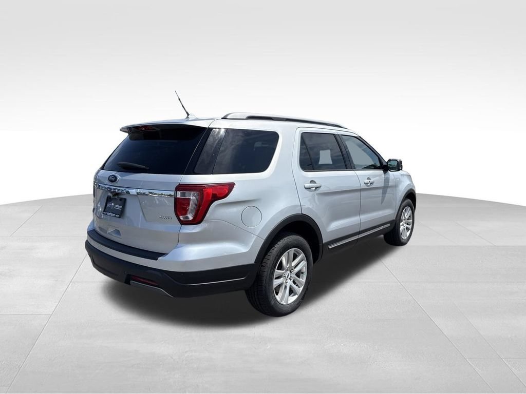 Used 2019 Ford Explorer XLT w/ Equipment Group 202A AWD/4WD image 6