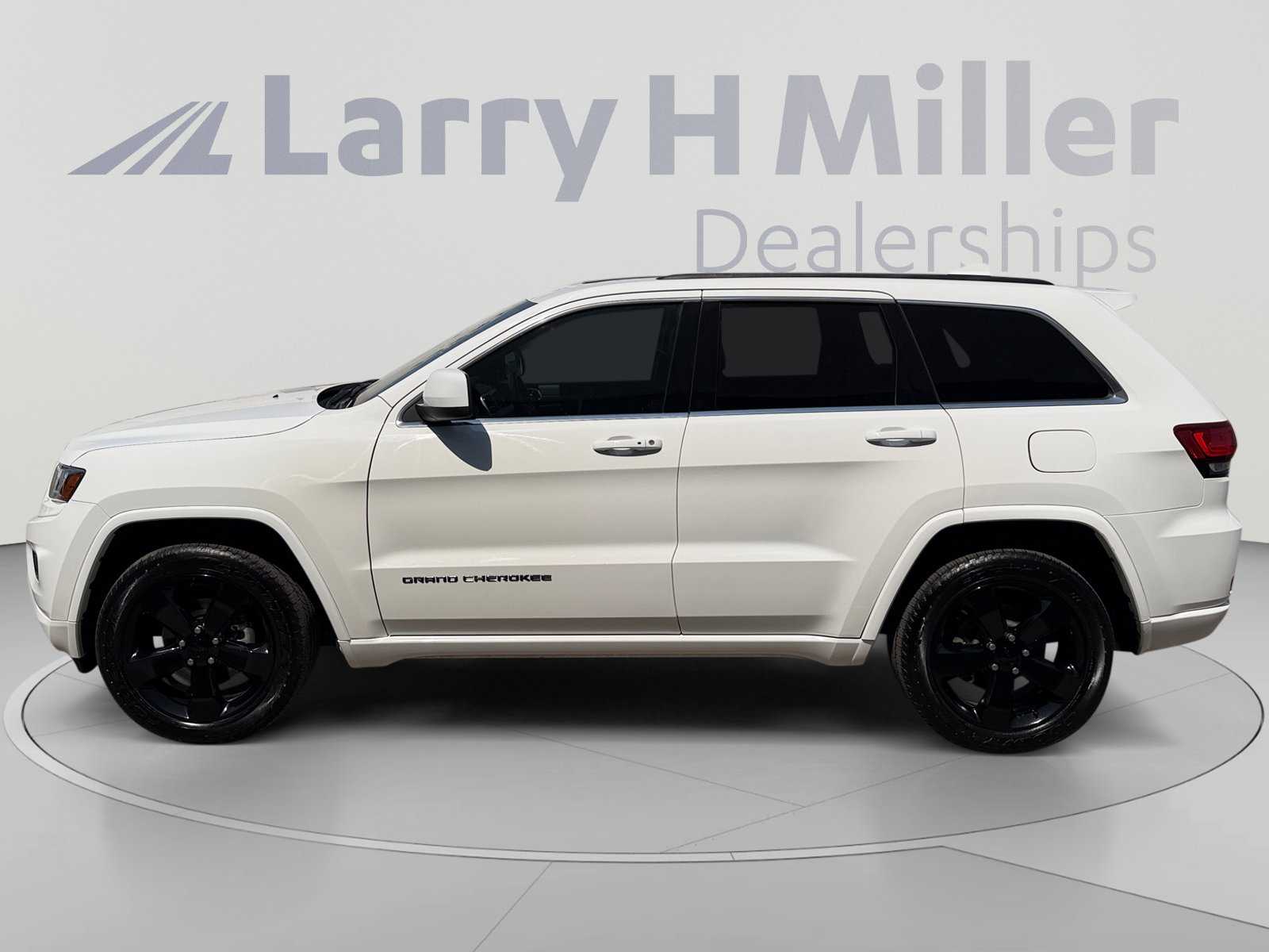 Used 2015 Jeep Grand Cherokee Altitude RWD image 2