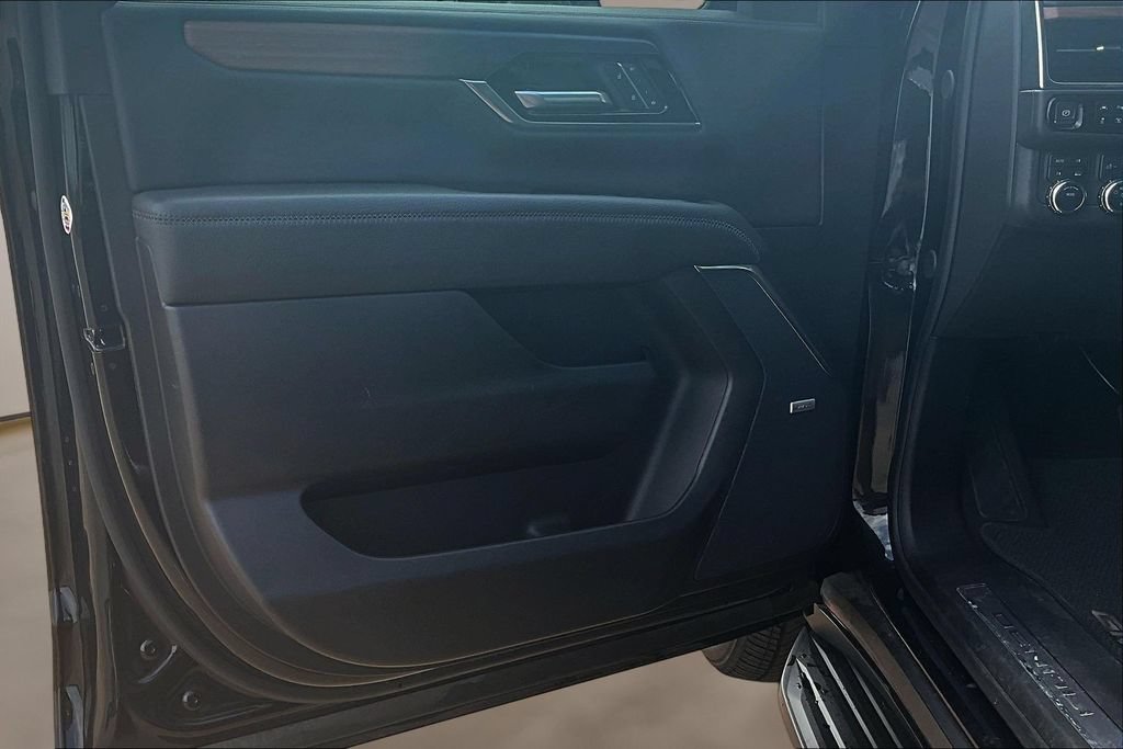 Used 2025 GMC Yukon XL Denali AWD/4WD image 18