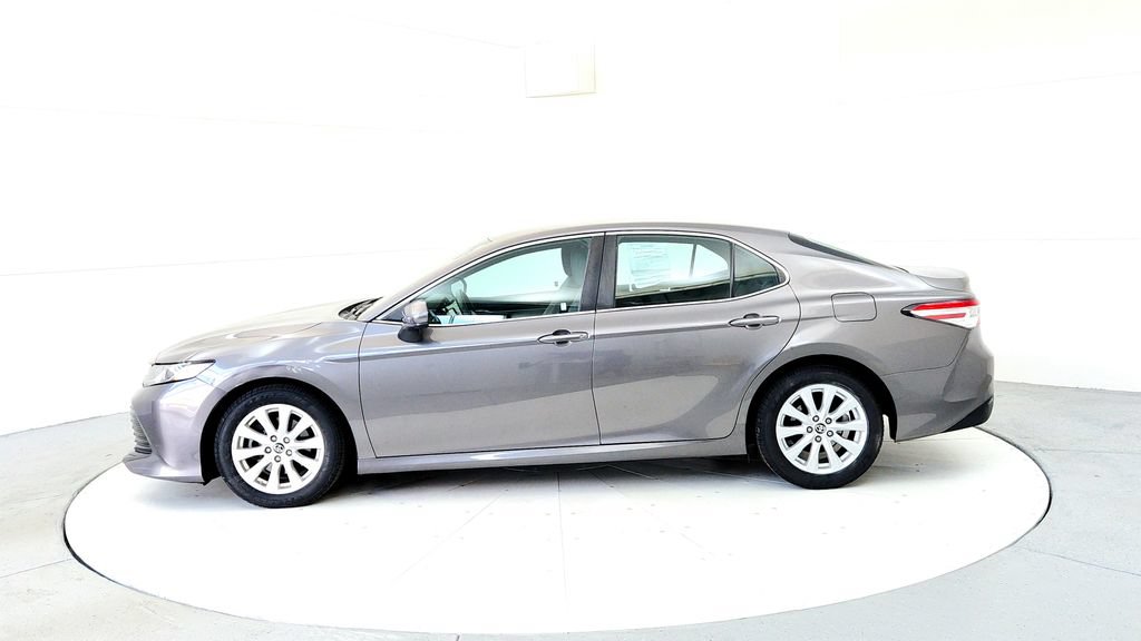 Certified 2018 Toyota Camry LE FWD image 3