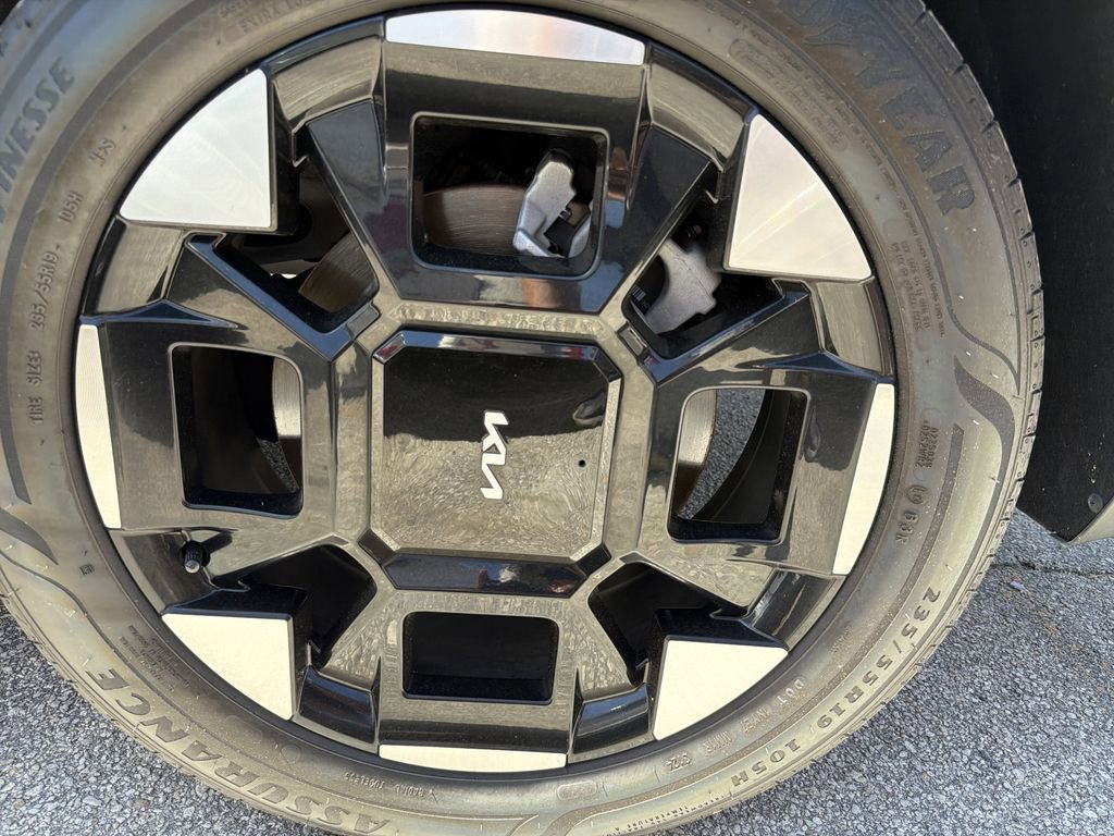 Used 2025 Kia Carnival EX image 8