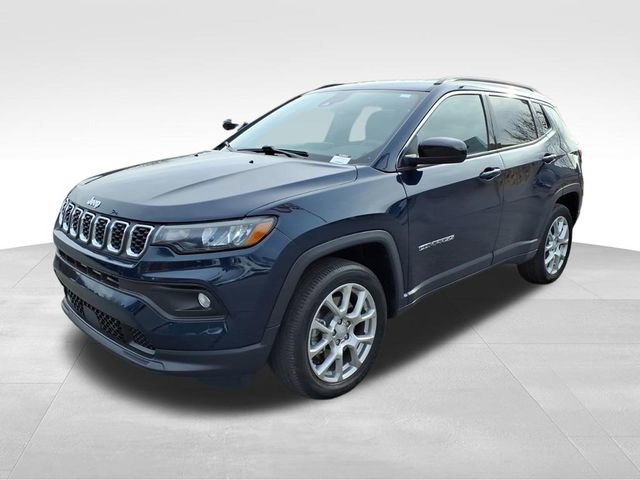 Used 2024 Jeep Compass Latitude image 2