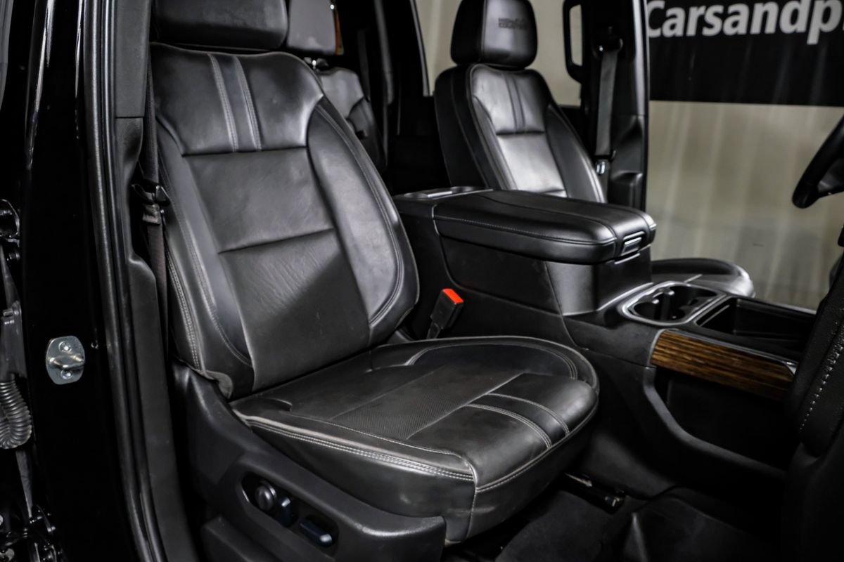 Used 2023 Chevrolet Silverado 3500 High Country w/ Technology Package AWD/4WD image 31