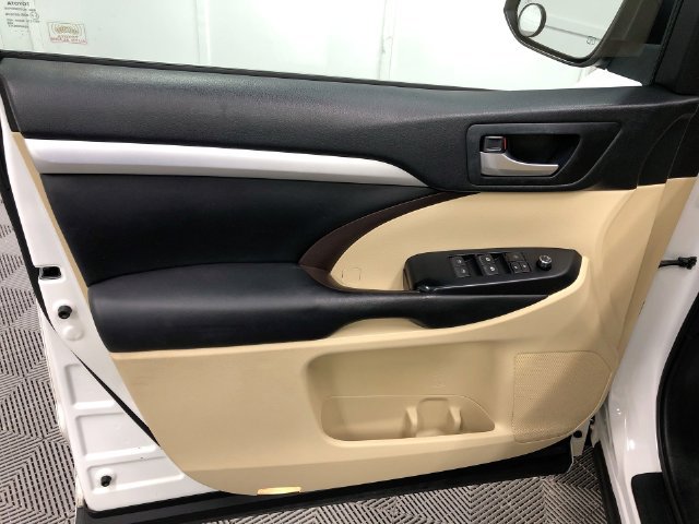 Used 2017 Toyota Highlander XLE w/ Protection Package #3 AWD/4WD image 13
