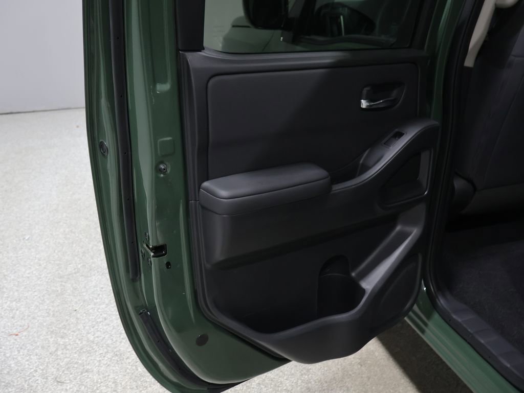Used 2024 Nissan Frontier SV image 19