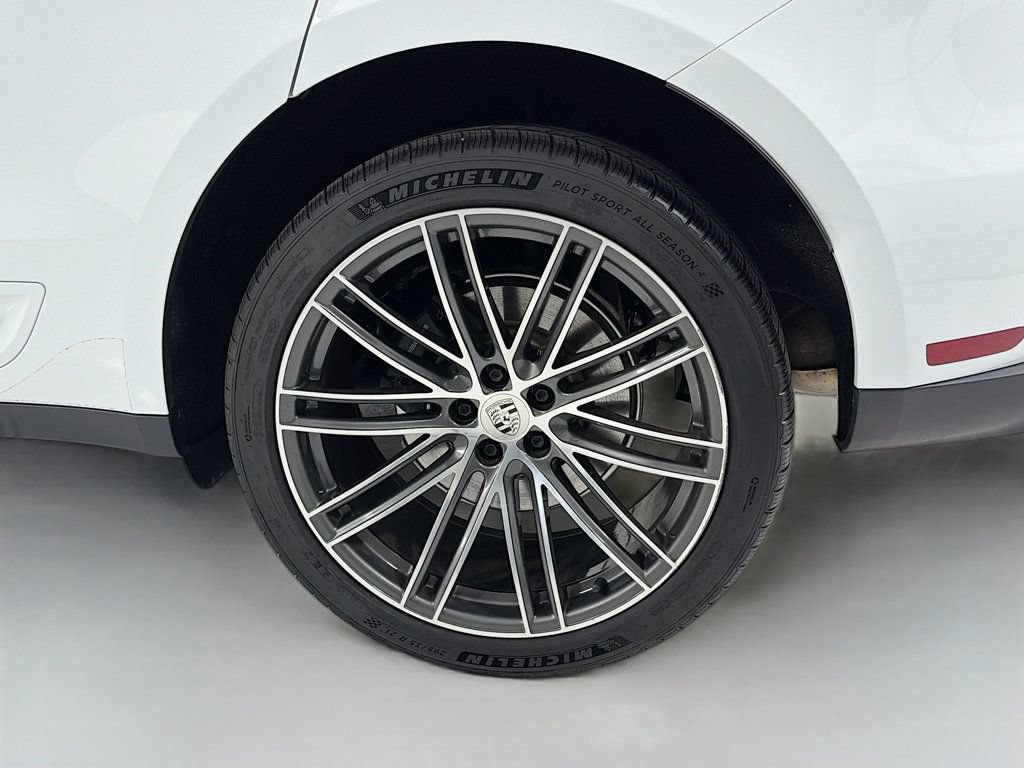 Certified 2023 Porsche Macan AWD/4WD image 32