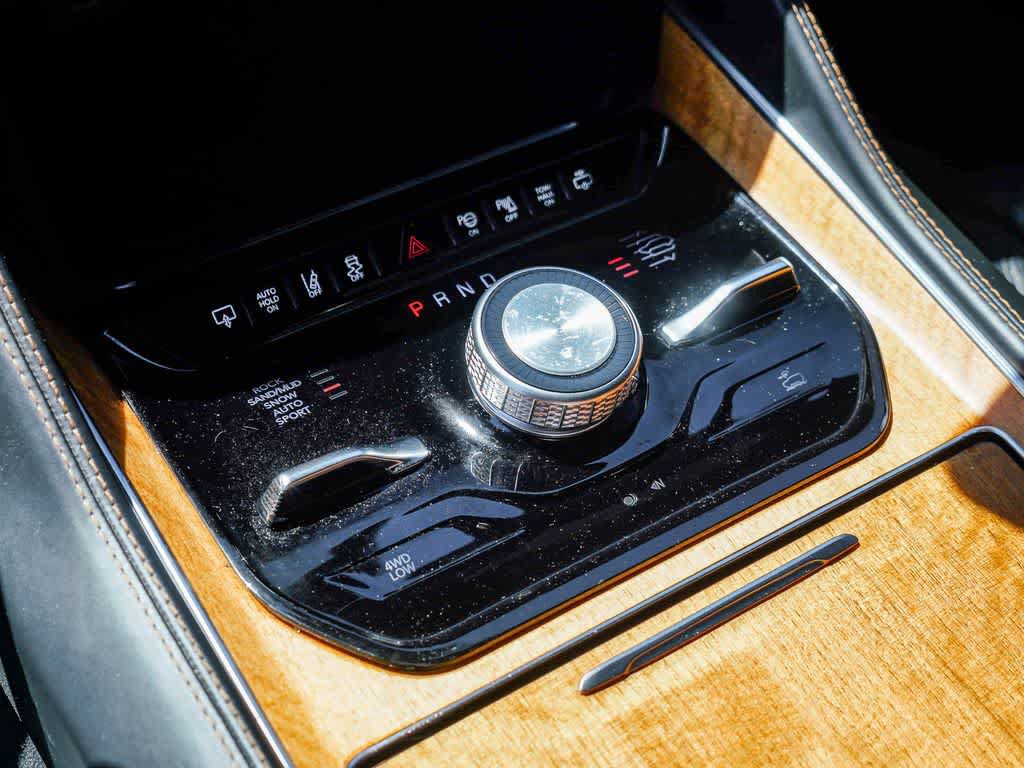 Certified 2022 Jeep Grand Wagoneer Series III w/ Flexible Seating Group AWD/4WD image 19