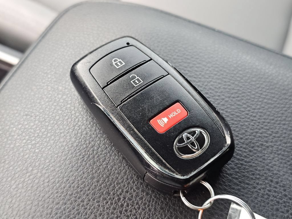Used 2025 Toyota Tacoma SR5 AWD/4WD image 38