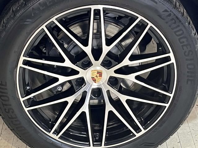 Certified 2025 Porsche Cayenne Coupe AWD/4WD image 13