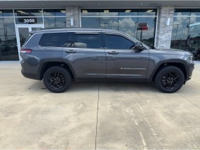 Used 2025 Jeep Grand Cherokee L Laredo AWD/4WD image 3
