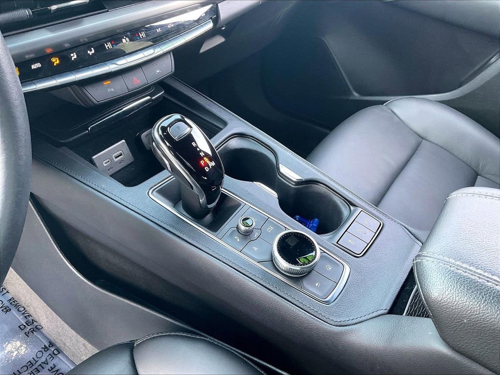 Used 2025 Cadillac XT4 Premium Luxury image 18